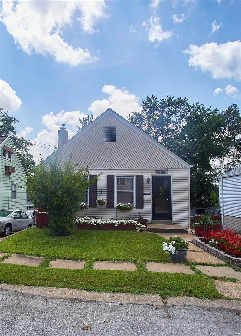 9428 Roslan Pl photo 1