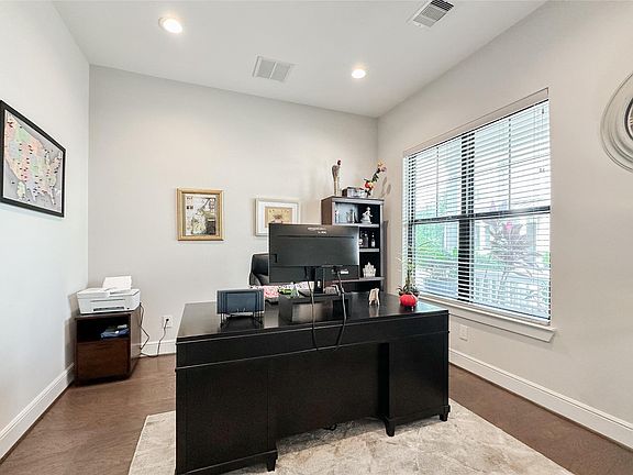 5th image of 1104 Pearlwood Dr