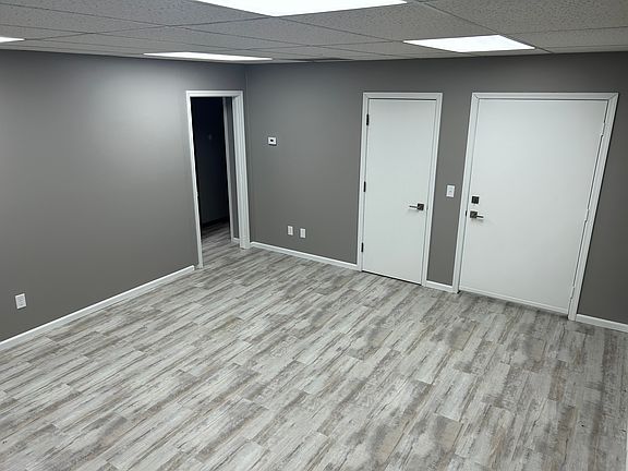 3rd image of 960 E 53rd St Suite 1B
