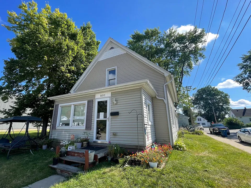 1102 Ann St