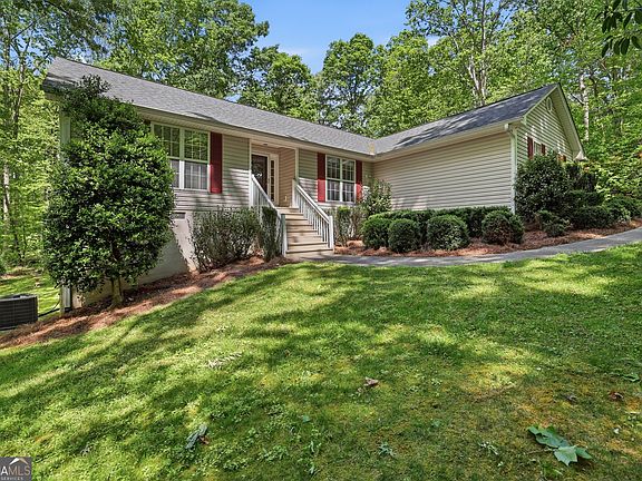 3rd image of 318 Heather Way