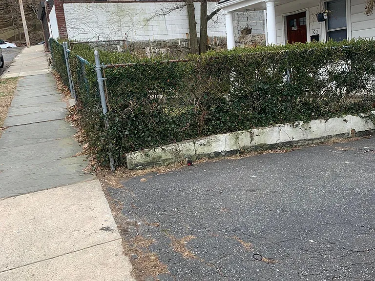 102 Courter Ave #1B — Photo 2