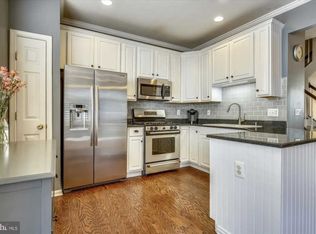 120 Meadows La, Alexandria, VA 22304