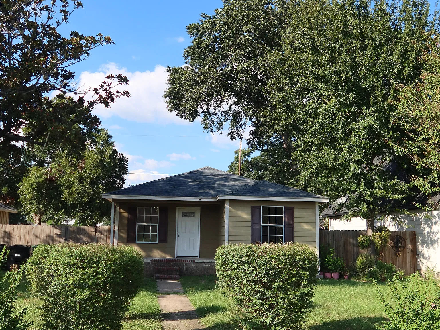 4 bed, 1363 sqft, $1,700 — Photo 2