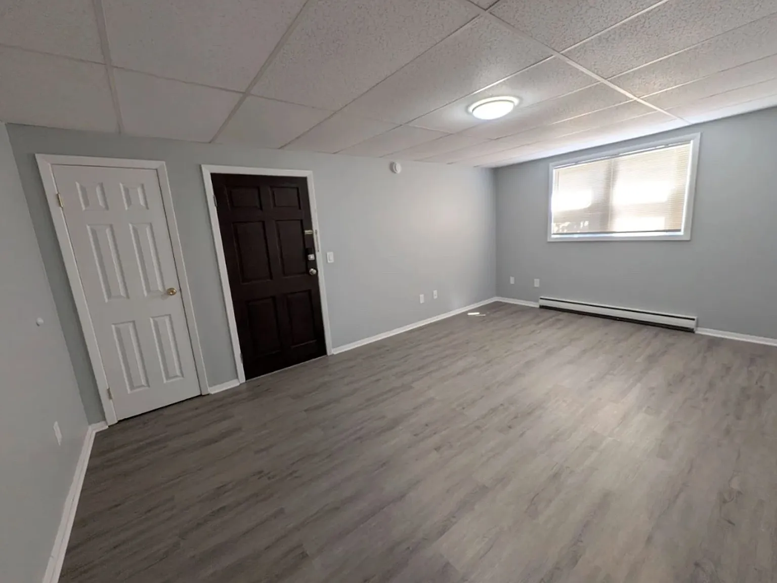 Stylish 2-Bedroom Apartment Renovated & Peaceful Living — Photo 3
