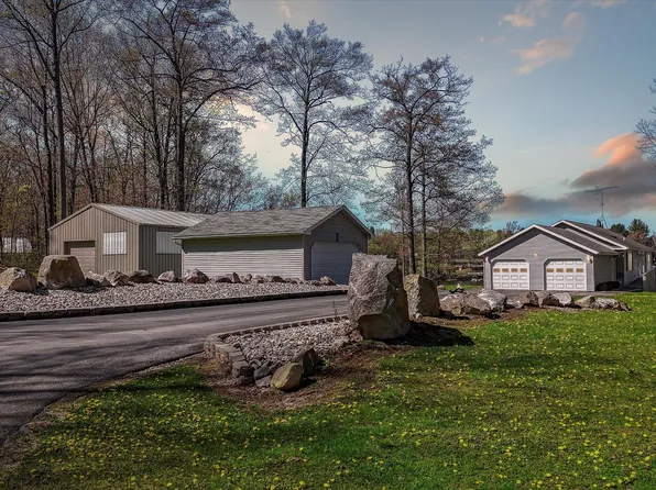 2090 Deer Lake Rd, Harrison, MI 48625