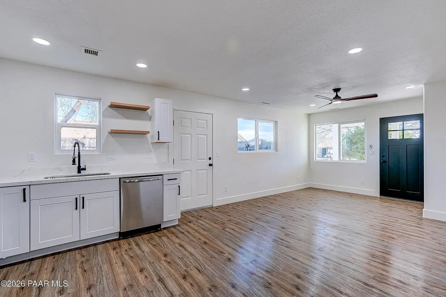 2 bed, 1000 sqft, $2,000 — Photo 3