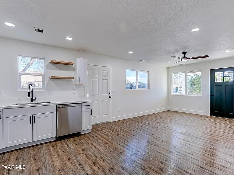3164 N Yavapai Rd #B — Photo 3