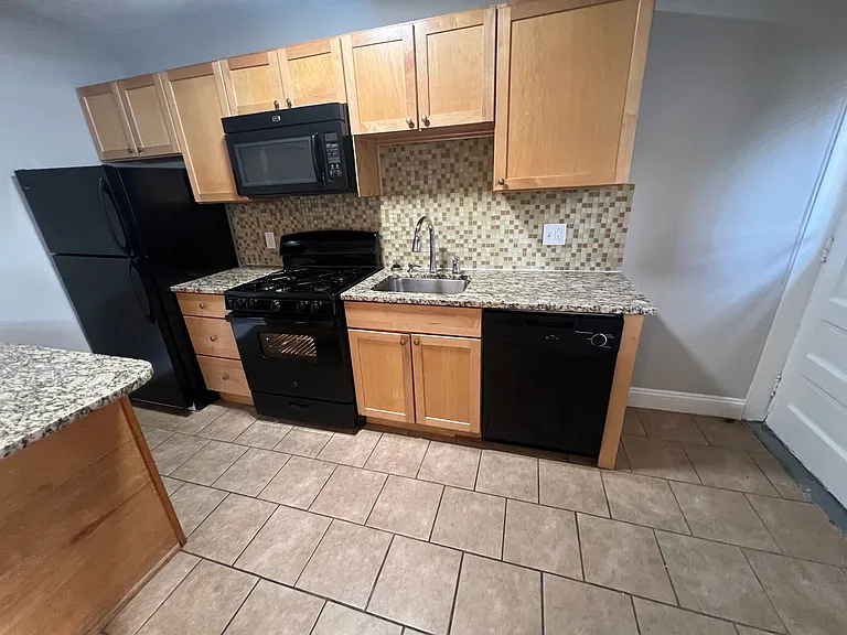2676 Mayfield Rd — Photo 7