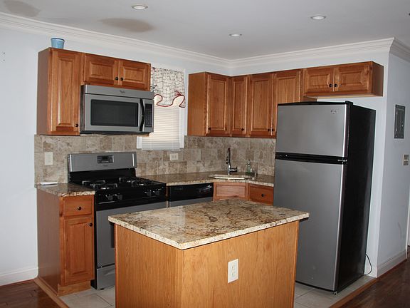2nd image of 727 N Oakland St APT 3