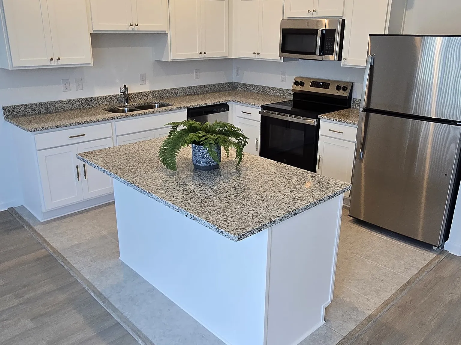 3 bed, 2.5 bath, 1421 sqft, $2,000 — Photo 3