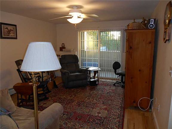 4th image of 671 Metacom Ave Unit 35