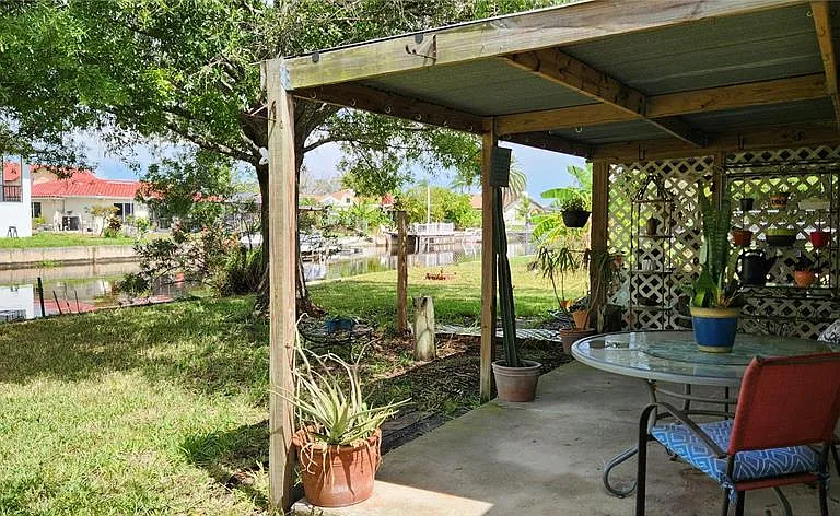 9831 Grace Dr — Photo 18