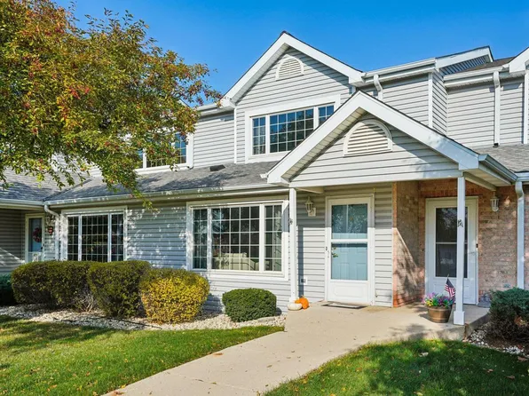 10264 West Whitnall Edge CIRCLE #E, Franklin, WI 53132