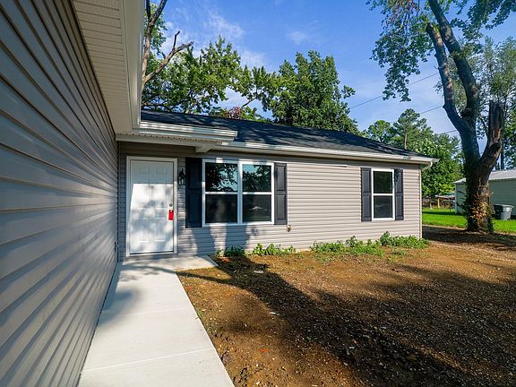 4th image of 717 N Alvord Blvd