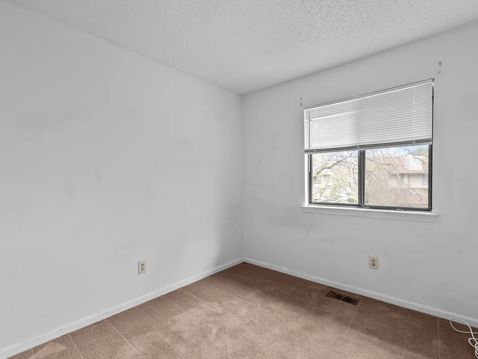 405 Falling Lane - 1 — Photo 3