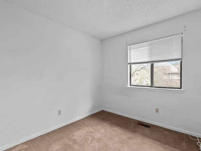 405 Falling Ln #1 — Photo 3