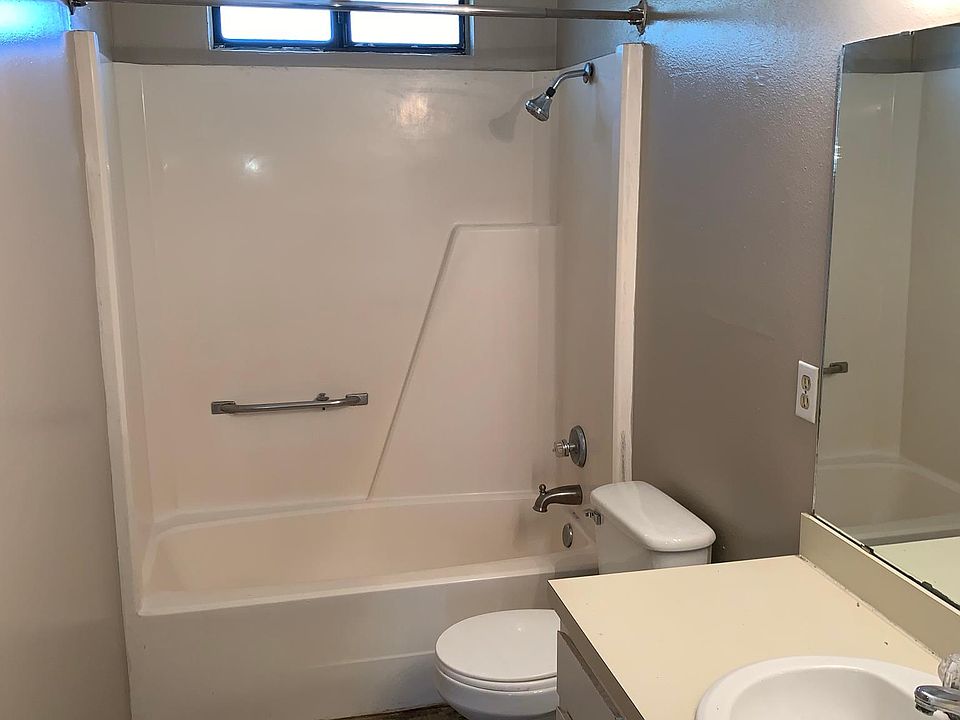 1st image of 2610 Woodlawn Dr
