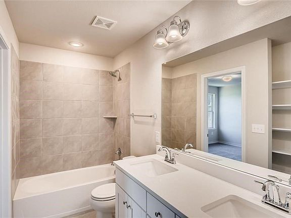 5th image of 7505 Saginaw Dr