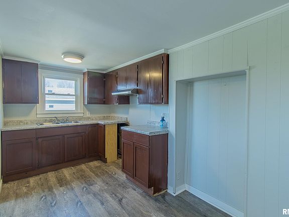 4th image of 105 E Vine St