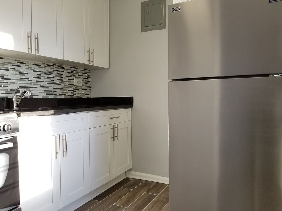 2nd image of 3555 Bruckner Blvd APT 12M
