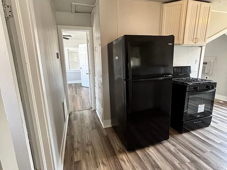 216 S Moore Ave — Photo 6