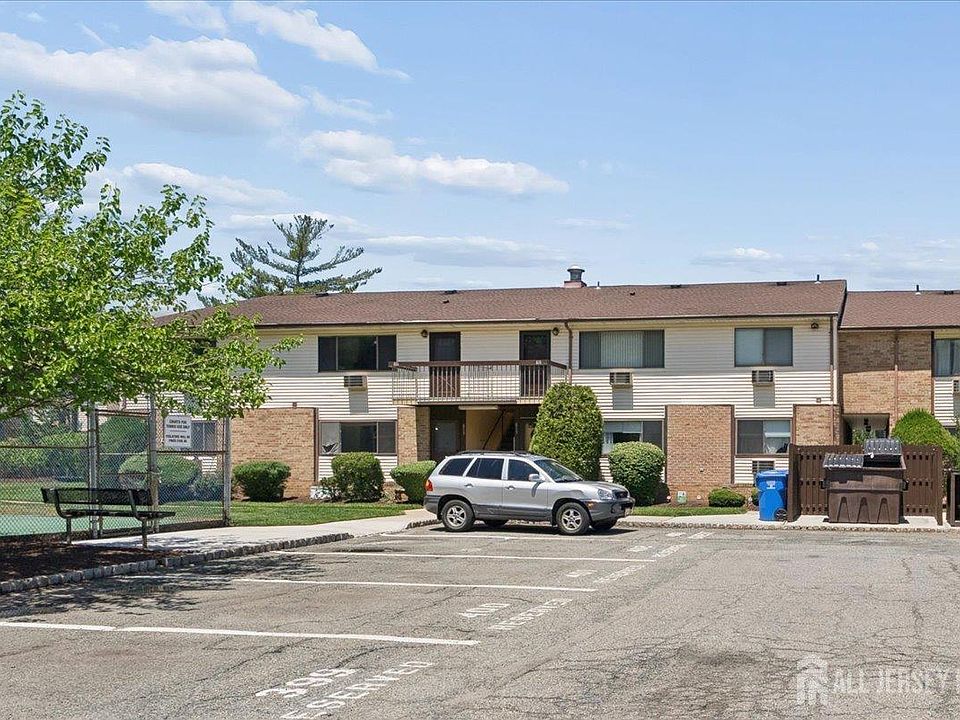 1st image of 816 Cricket Ln