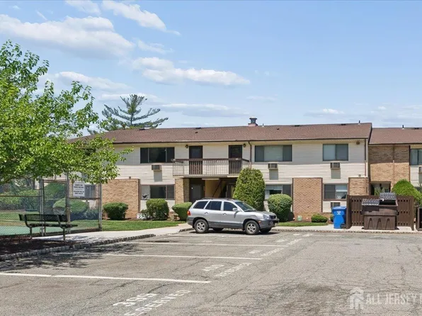 816 Cricket Ln, Woodbridge, NJ 07095
