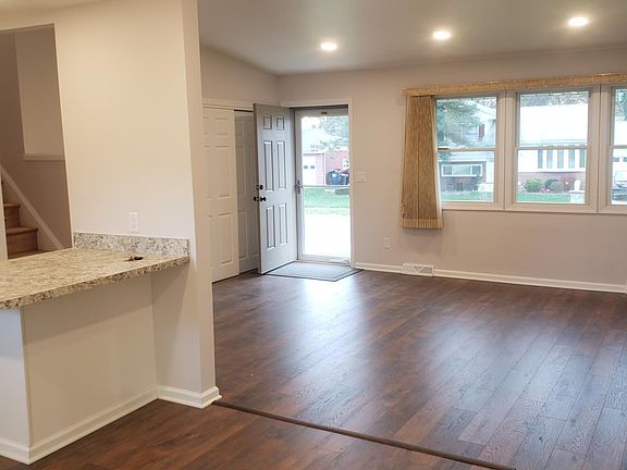 2nd image of 101 S Avon Dr