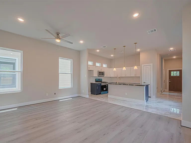 2414 Sam Wilson 1 St — Photo 6