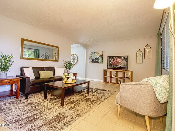 4th image of 4905 E HORSESHOE Lane