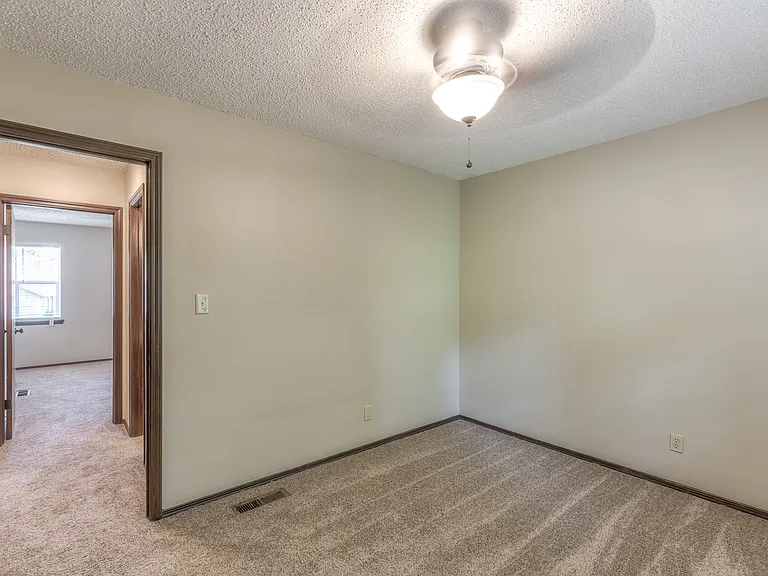 644B Earthside Dr — Photo 15