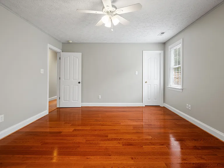 619 Greyshire Dr — Photo 33