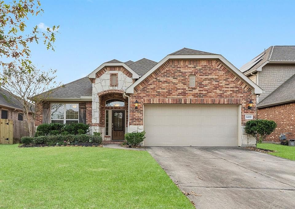Welcome home! This stunning Lennar build features beautiful brick elevation on a quiet cul-de-sac.