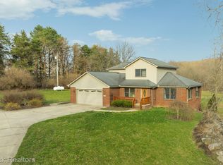 6426 Oak Grove Rd, Howell, MI 48855