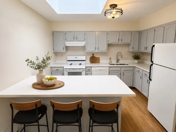 7018 W Archer Ave #2R, Chicago, IL 60638