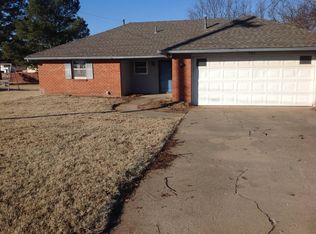 906 S Mission Ln, Okmulgee, OK 74447