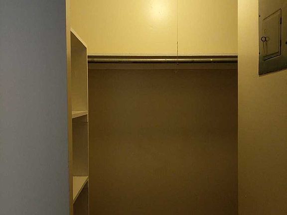 5th image of 310 Fuller Ave #1