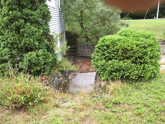 5th image of 1039 N William St