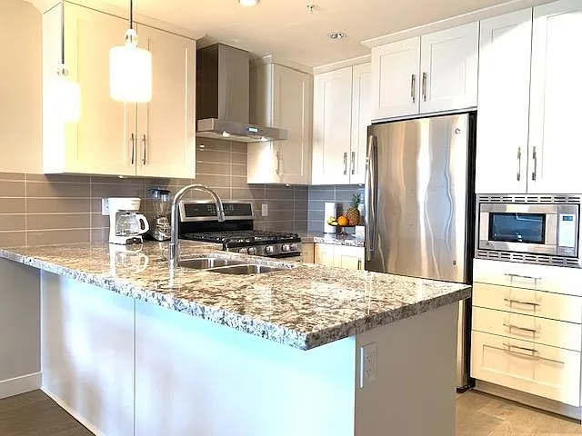 2 bed, 1010 sqft, $3,100 — Photo 2
