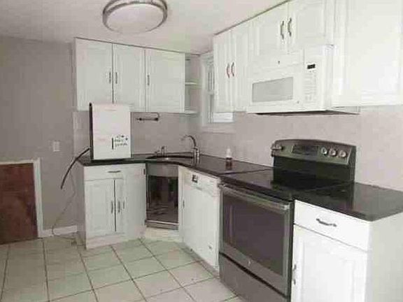 5th image of 96 Hiawatha Blvd