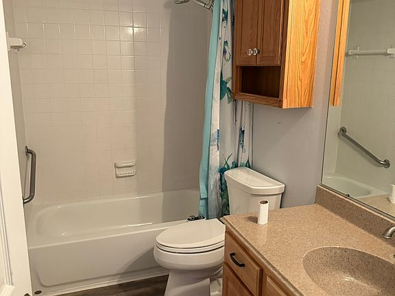 APARTMENT BATHROOM