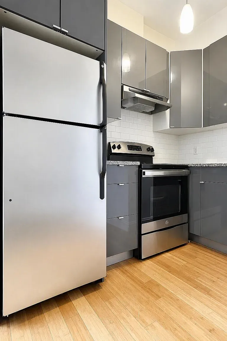 225 E 14th St — Photo 3