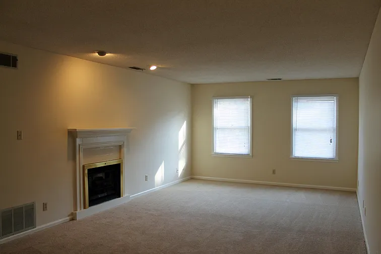 Hampton Square Condo — Photo 2