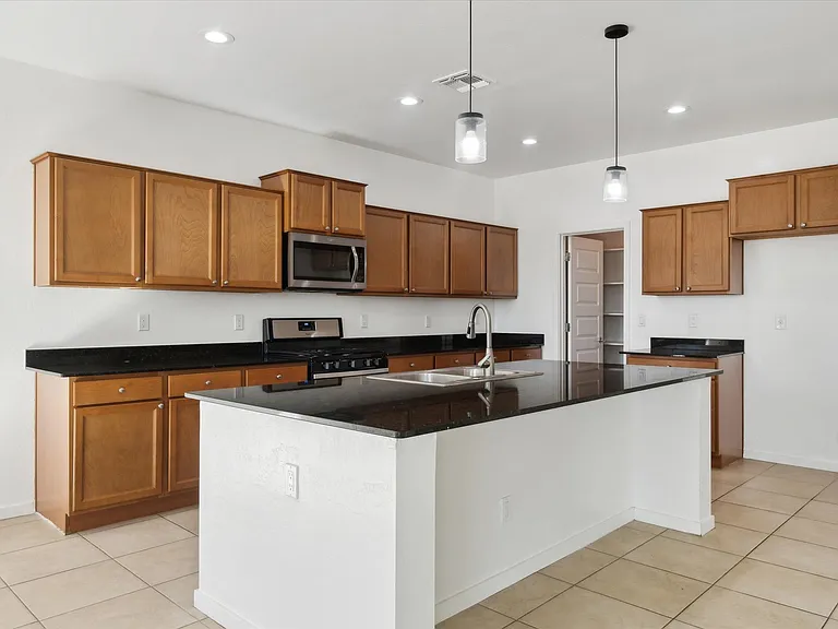 37292 N Yellowstone Dr — Photo 24