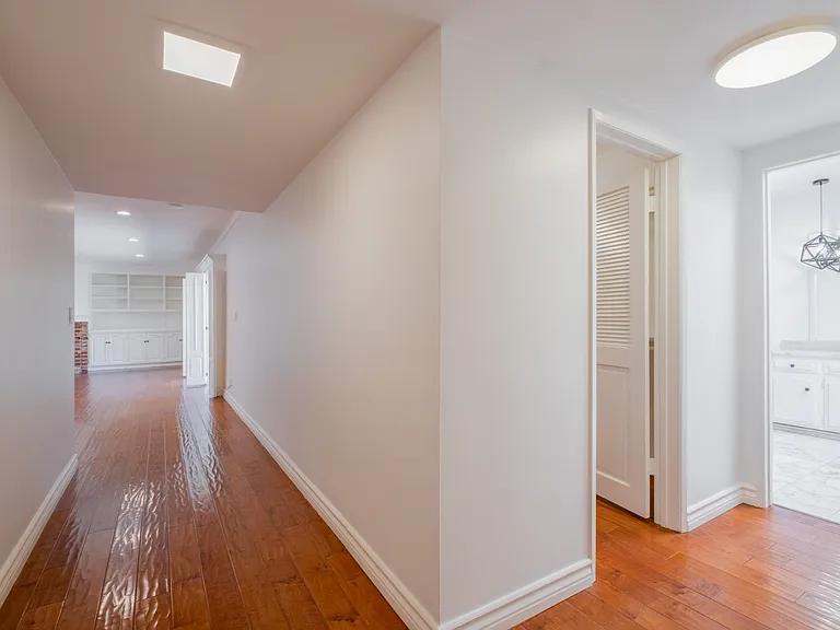 4321 Clear Valley Dr — Photo 42