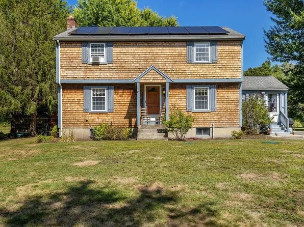 129 Franklin St, Halifax, MA 02338