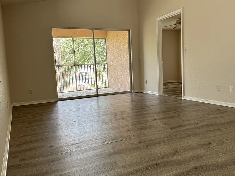 26728 Little John Ct #7 — Photo 5