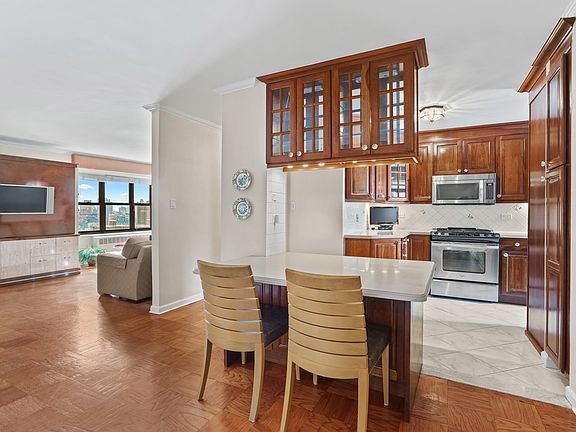2nd image of 268 E Broadway #1904