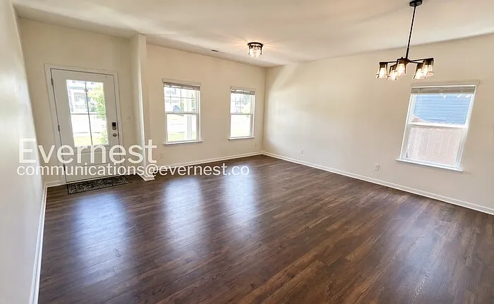 2370 Tournament Dr — Photo 7